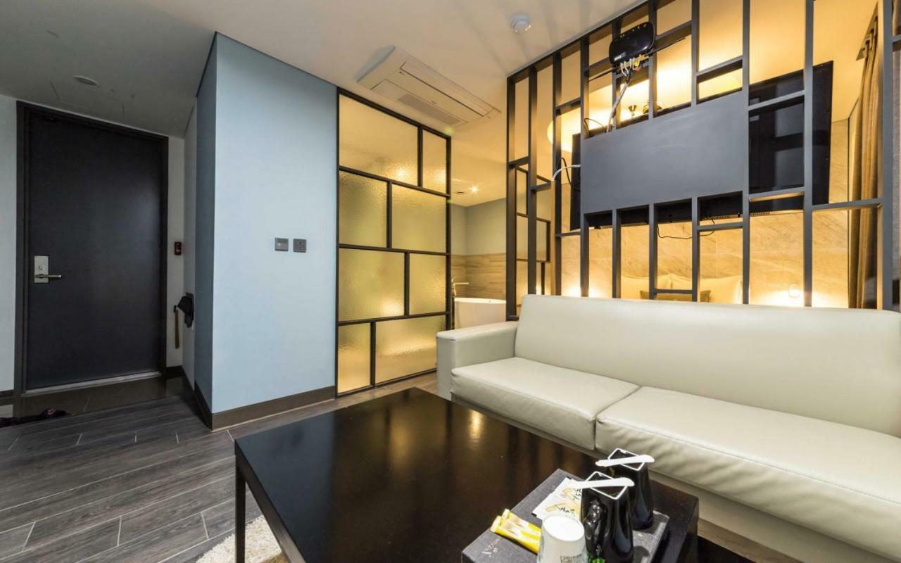 Design Hotel Ddeul& Osan Екстериор снимка