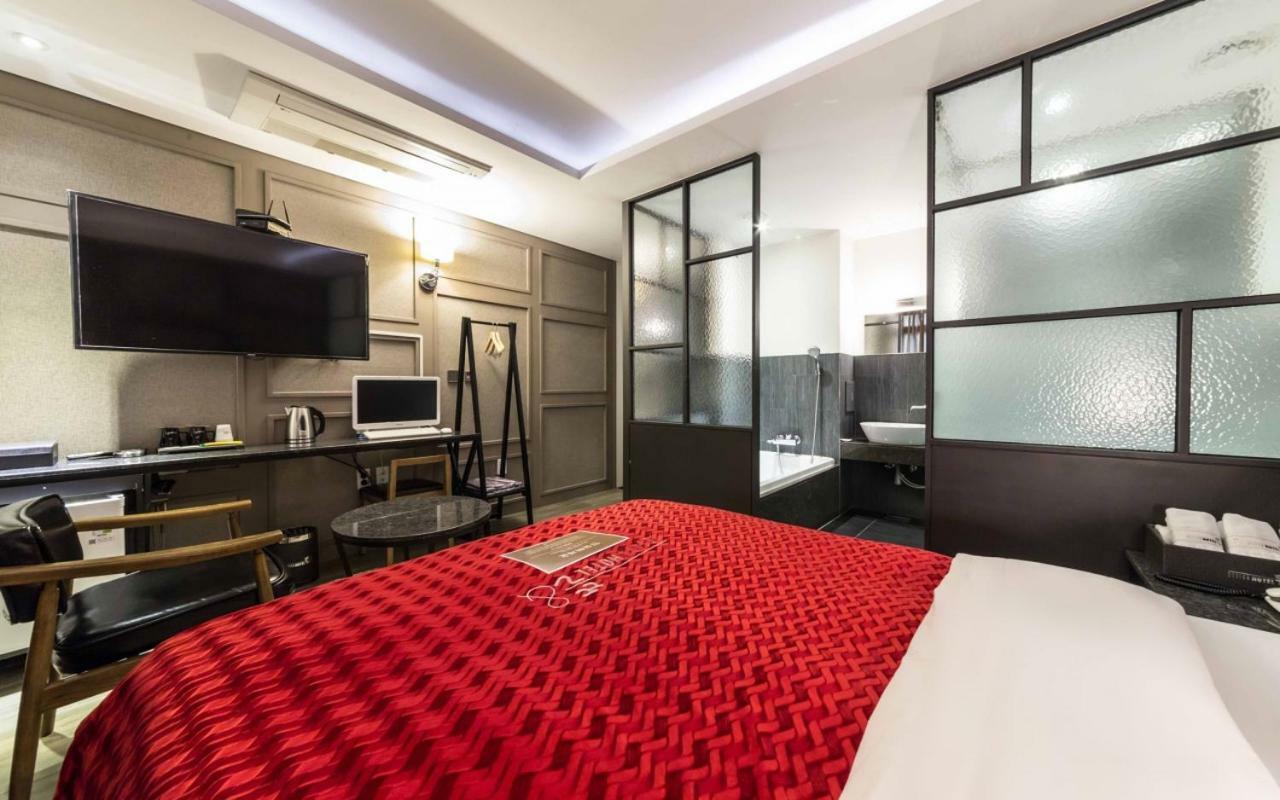 Design Hotel Ddeul& Osan Екстериор снимка